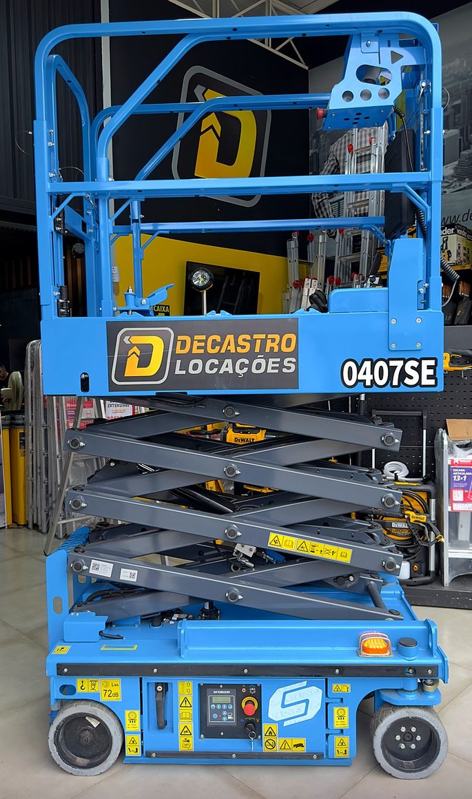 Plataforma tesoura 6,5 m Sinoboom 0407SE · elétrica para alugar na Decastro Locações